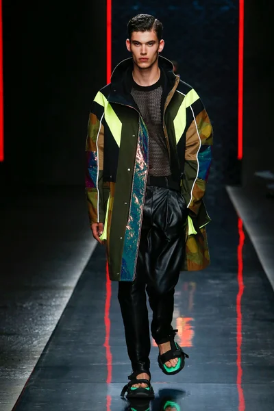 Look 17